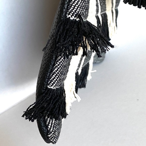 Old navy fringe clutch - Picture 6 of 8